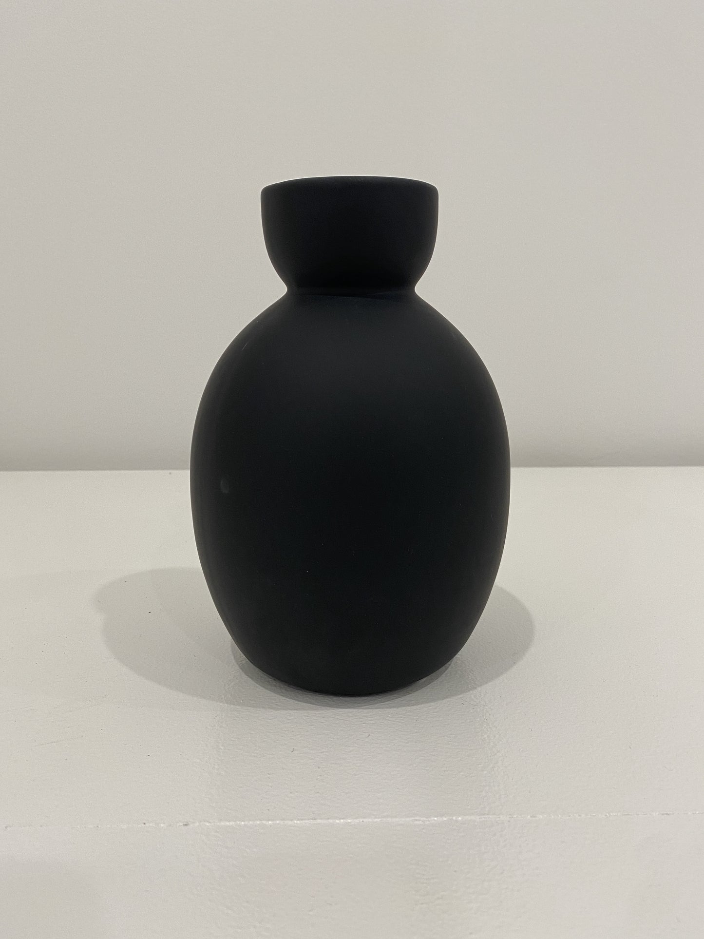 Tate Egg Black Matte Vase